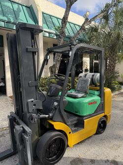 Komatsu Forklift 5000 LBS