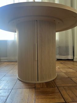 Round Dining Table with Fluted Cylinder Base