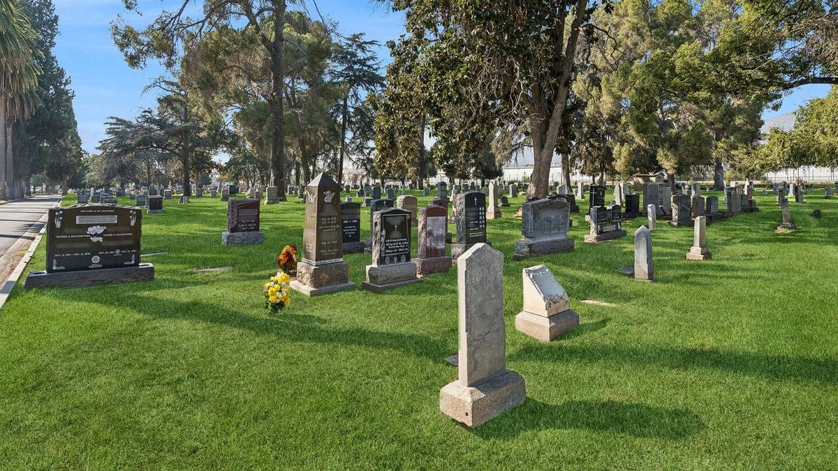 Two double depth plots, side by side- Live Oak Memorial Park