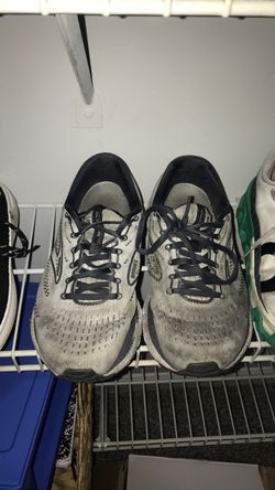 USED SIZE 8 SHOES