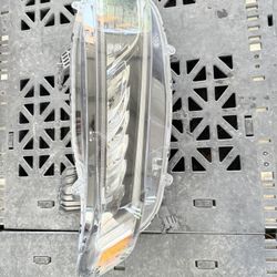 2018 - 2022 HONDA ACCORD RIGHT PASSENGER SIDE HEADLIGHT OEM