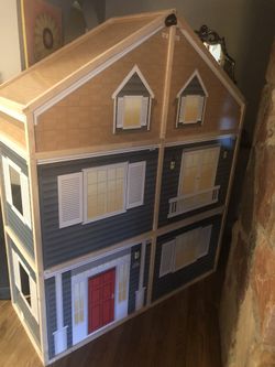 Doll house for American girl dolls, or any 18 in dolls