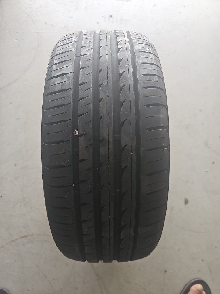 Sailun Has A Nail In It Needs To Be Packed One Tire 235 45 18 80% Tread