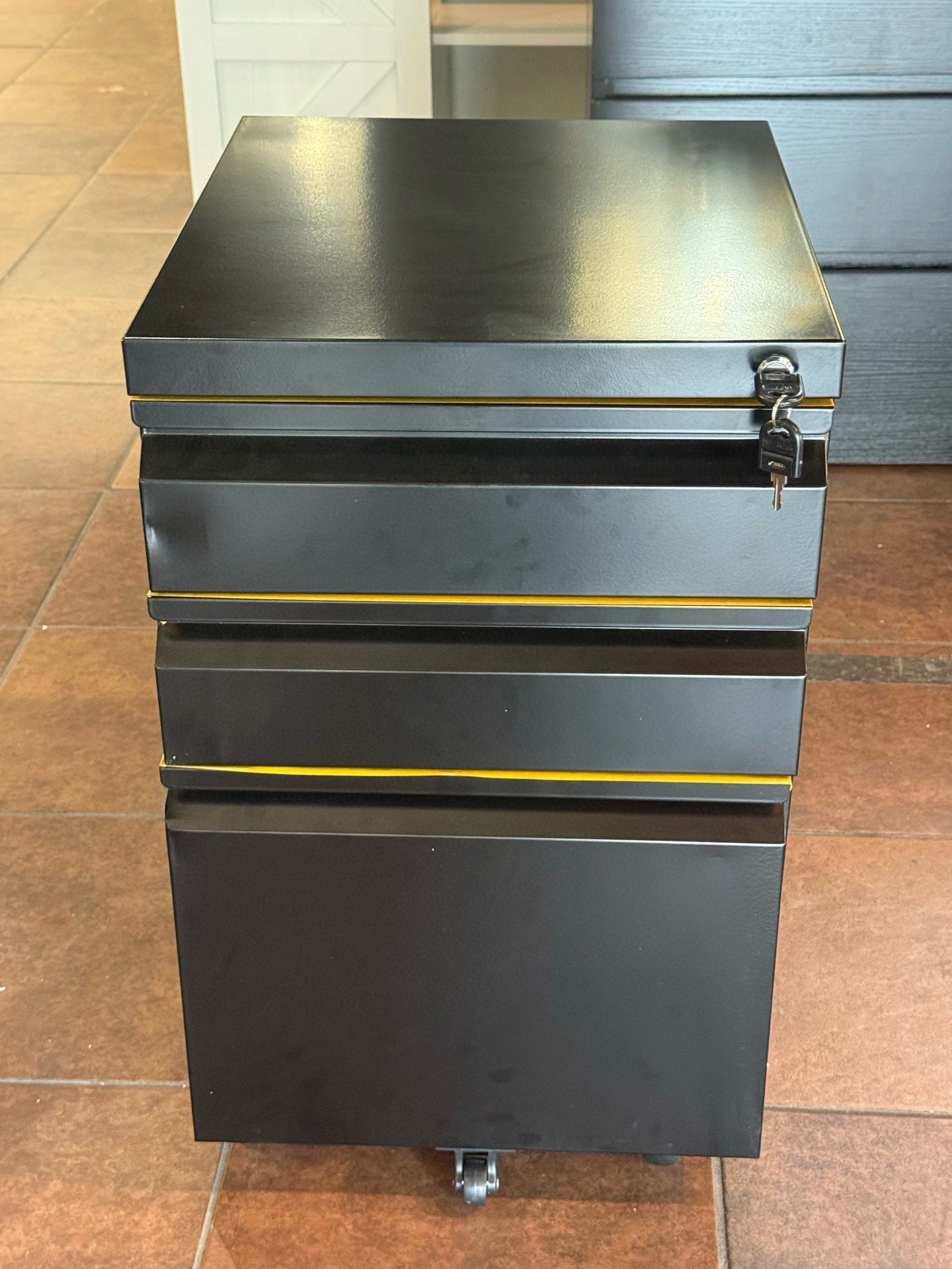 3 Drawer File Cabinet for Home Office, Under Desk Mobile Filing Cabinet with Lock for A4-Size/Letter-Size/Legal-Size(Black ) 💰40$ Decatur Location