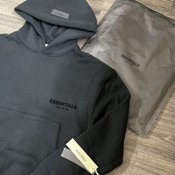 BLACK ESSENTIALS HOODIE
