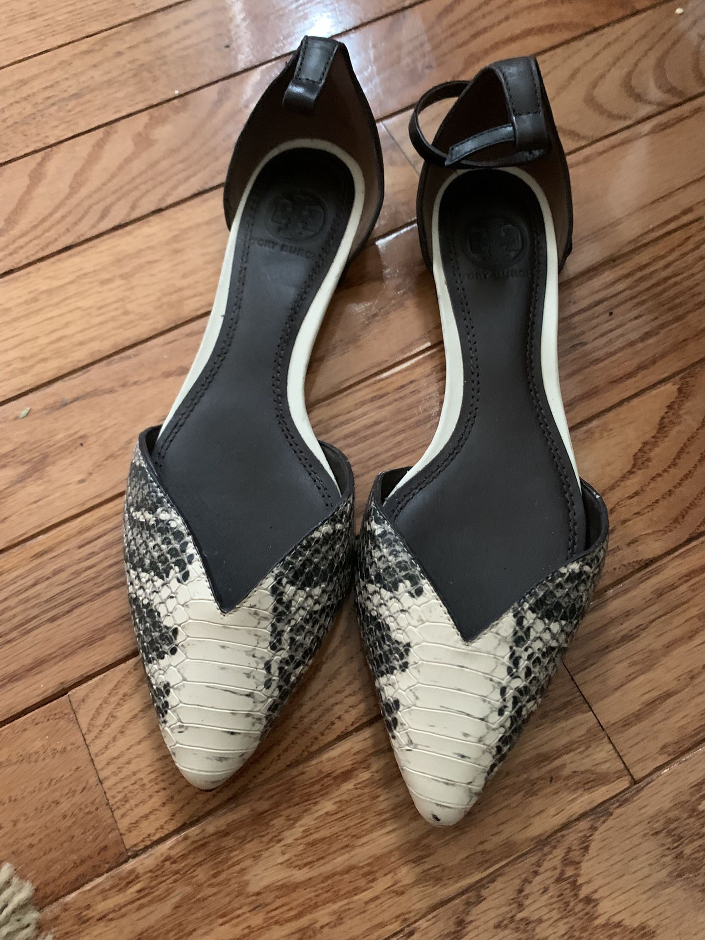 Tory Burch Size 6 Flats 