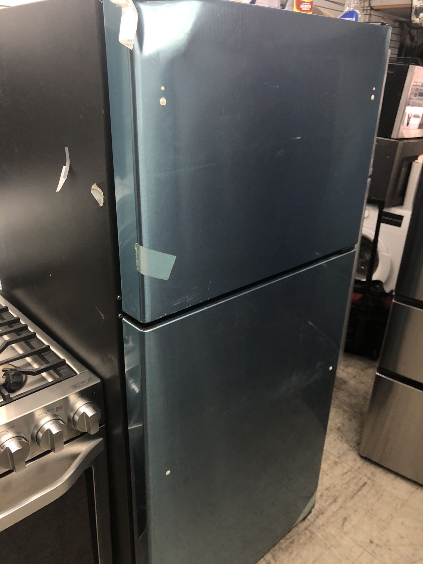 GE 30” 17.5 Cu ft Top Freezer Refrigerator
