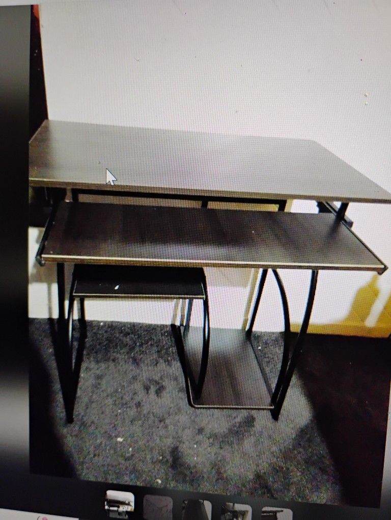 Simple Desk Assembled - See Notes