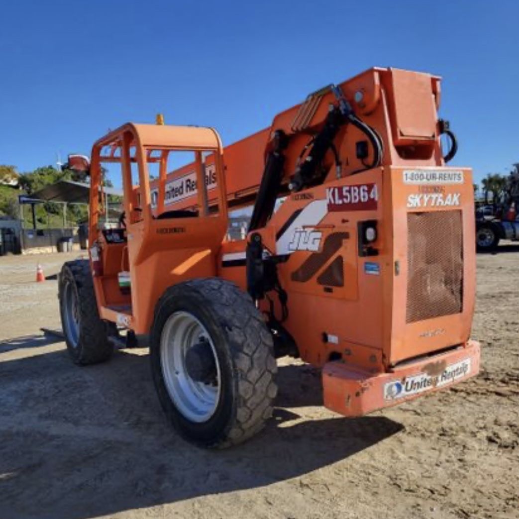 2015 Skytrack Reach Forklift 6k42”