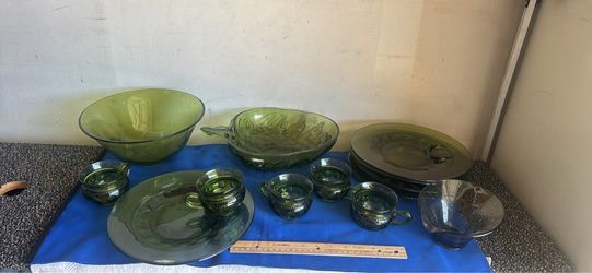 Vintage 13 piece lot sold together.