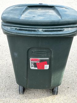 35 GALLON RUBBERMAID ROLLING TRASHCAN WITH LID 47TH AVE. AND DOBBINS IN LAVEEN