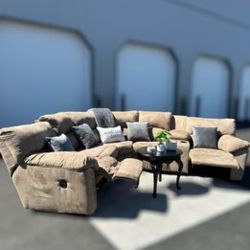 (FREE DELIVERY) Ashely 2 piece Recliner Sectional Couch