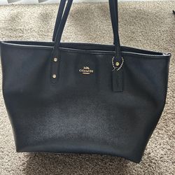 Women’s Black Coach Tote Purse