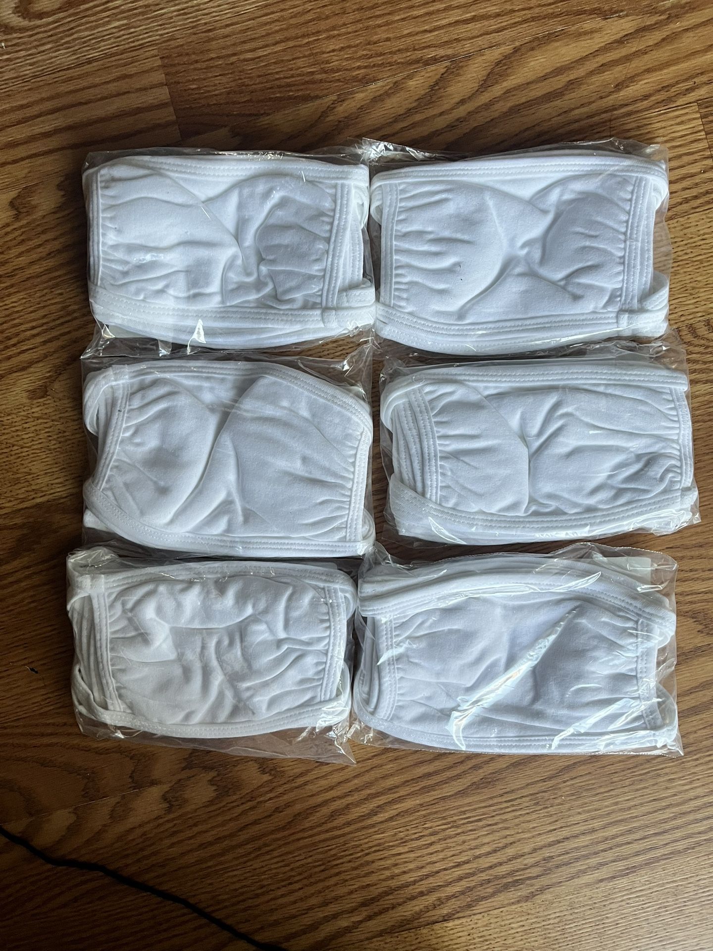 White cloth face mask Each pack has 3 Face Masks