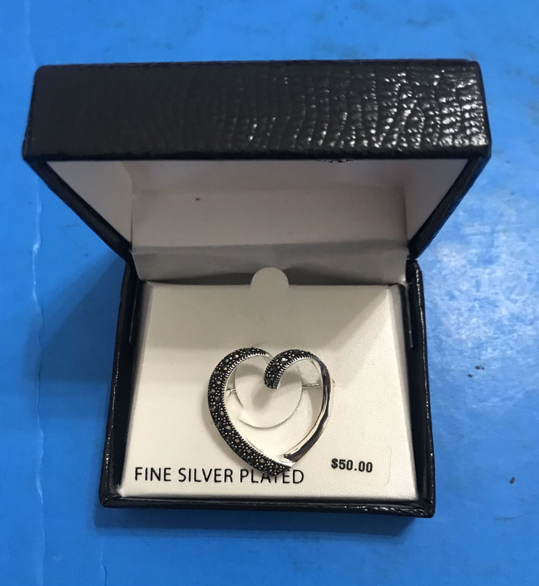 NIB Fine Silver plated Genuine Marcasite Open Heart Pin Brooch w/ original case