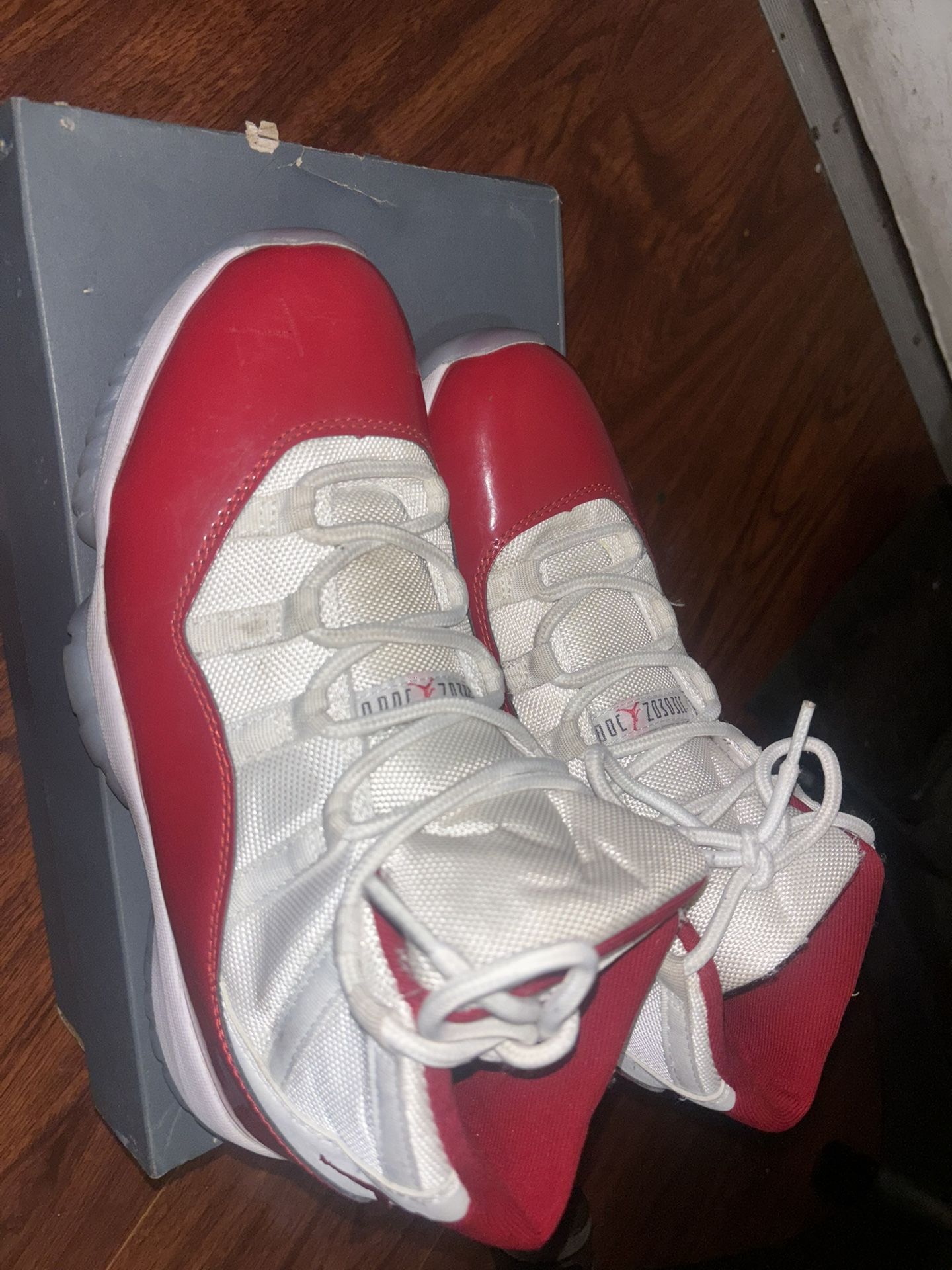 Air Jordan 11 Cherry ๐