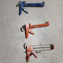 Caulking gun