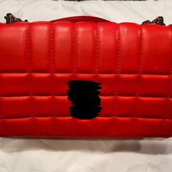 Quilted shoulder purse and gold hardware.