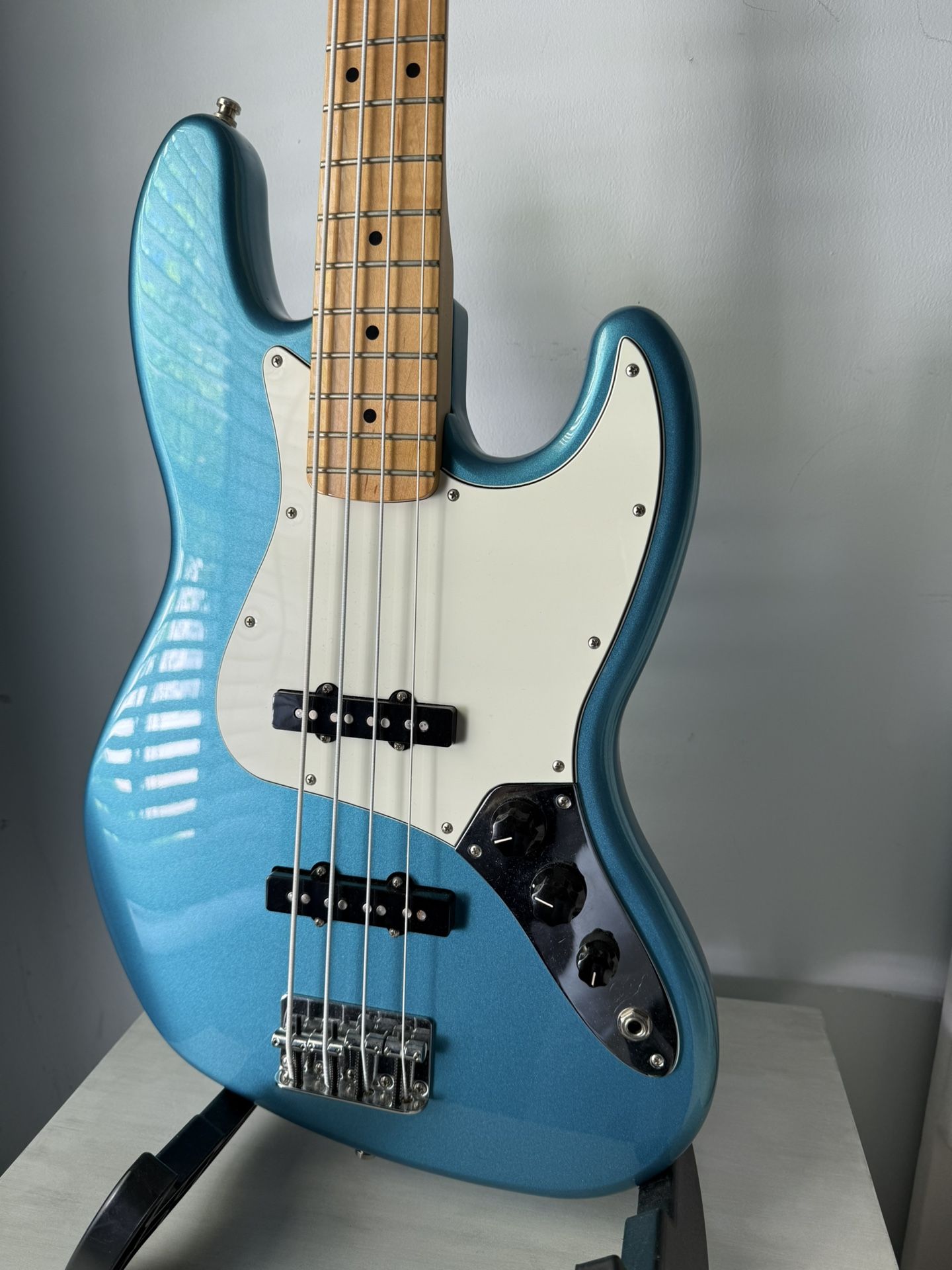 Used Fender Player Jazz Bass - Tidepool w/ Maple FB