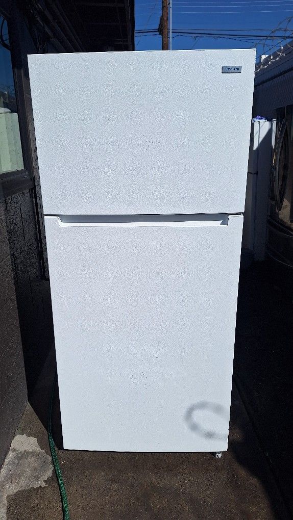 APARTMENT REFRIGERATOR (DELIVERED)