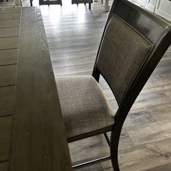 Dining room table with 4 Chairs