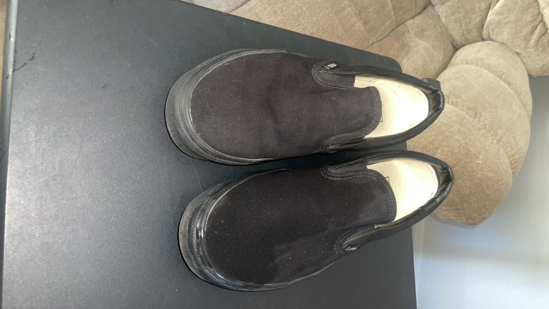 MEN’S VAN SLIP ON CANVAS SIZE 11 1/2  USED ONCE  CLEAN 