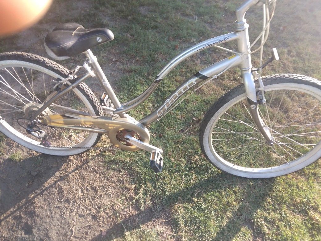 26" Giant Simple 7 Speed Beach Cruiser