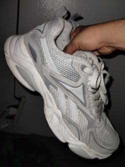 Gray reebok shoes