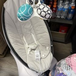 4moms Mamaroo swing 