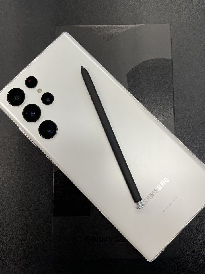 Factory Unlocked Samsung Galaxy S22 Ultra 5G 128GB