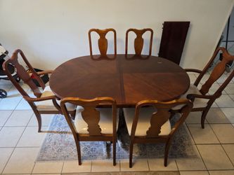8 piece dining set (6 chairs, table, and leaf).