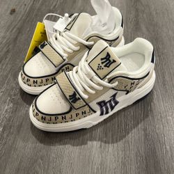 Woman’s Shoes Us size6 