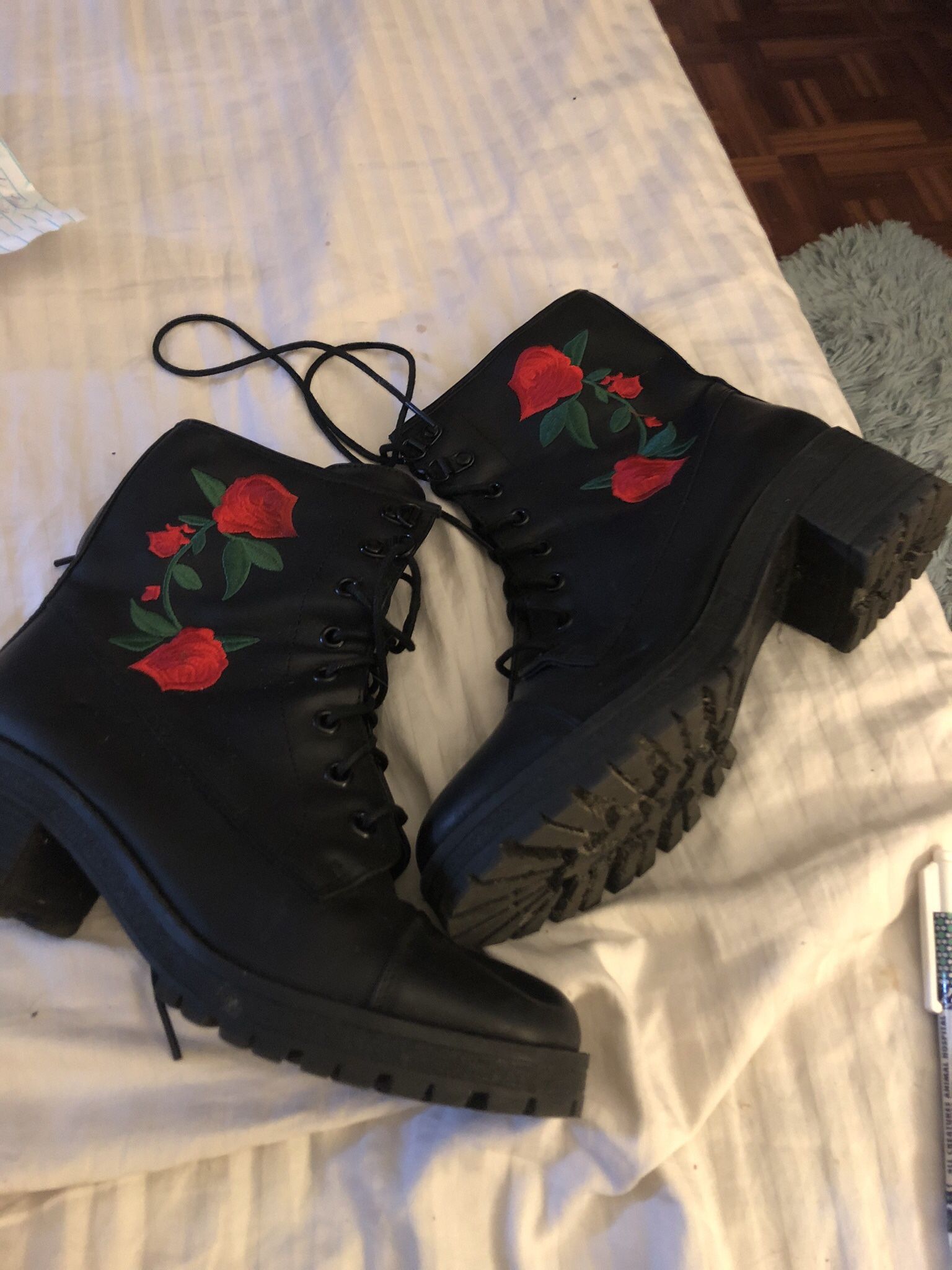 Beautiful women’s boots size 7 1/2