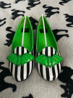 Women’s flats