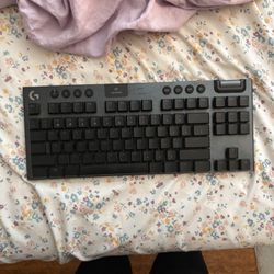 Logitech G915 TKL Clicky Switches