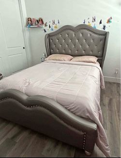 Bed frame queen