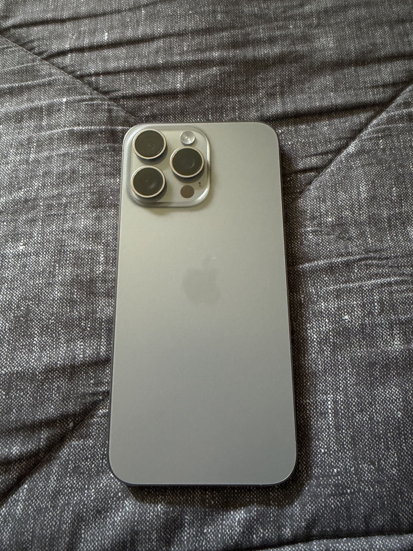 iPhone 15 Pro Max Unlocked (1TB)