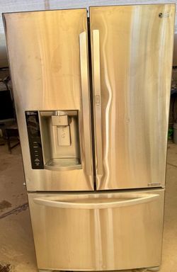 GE French Door Refrigerator with Ice Dispenser