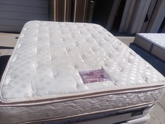 Queen double pillowtop mattress and box spring