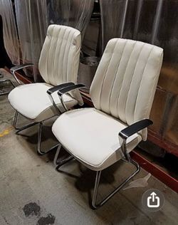 Set of 2 White Office Chairs with Armrests
