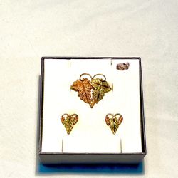 Vintage Never Worn (Dakota) 14 Karat Gold Leaf Design Earrings With Matching Gold Broach Pin. Valued At $295 In Melt Value.