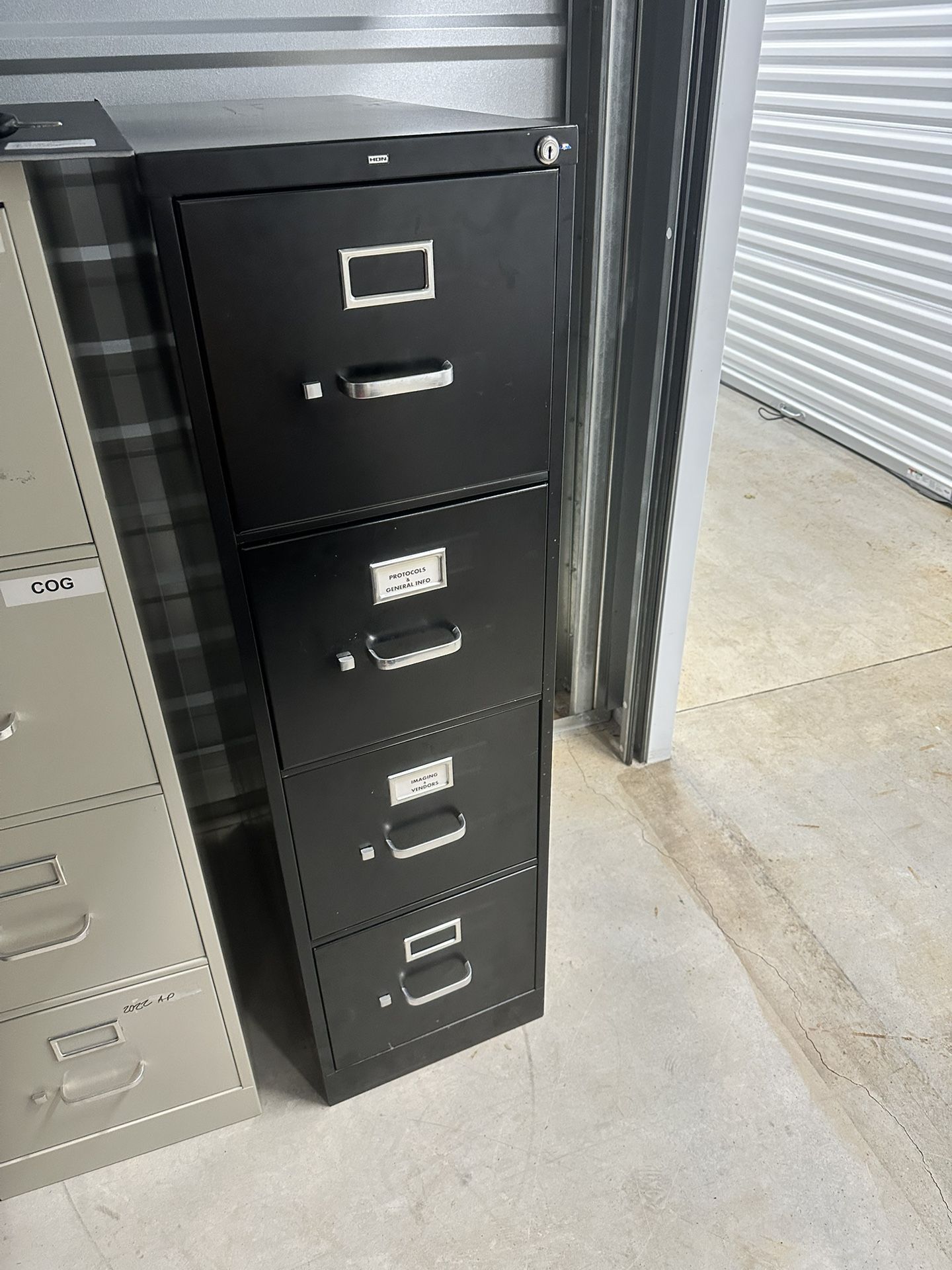File cabinet NO key