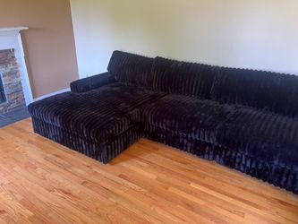 Sectional couch for sale pick up. Drop off for a few