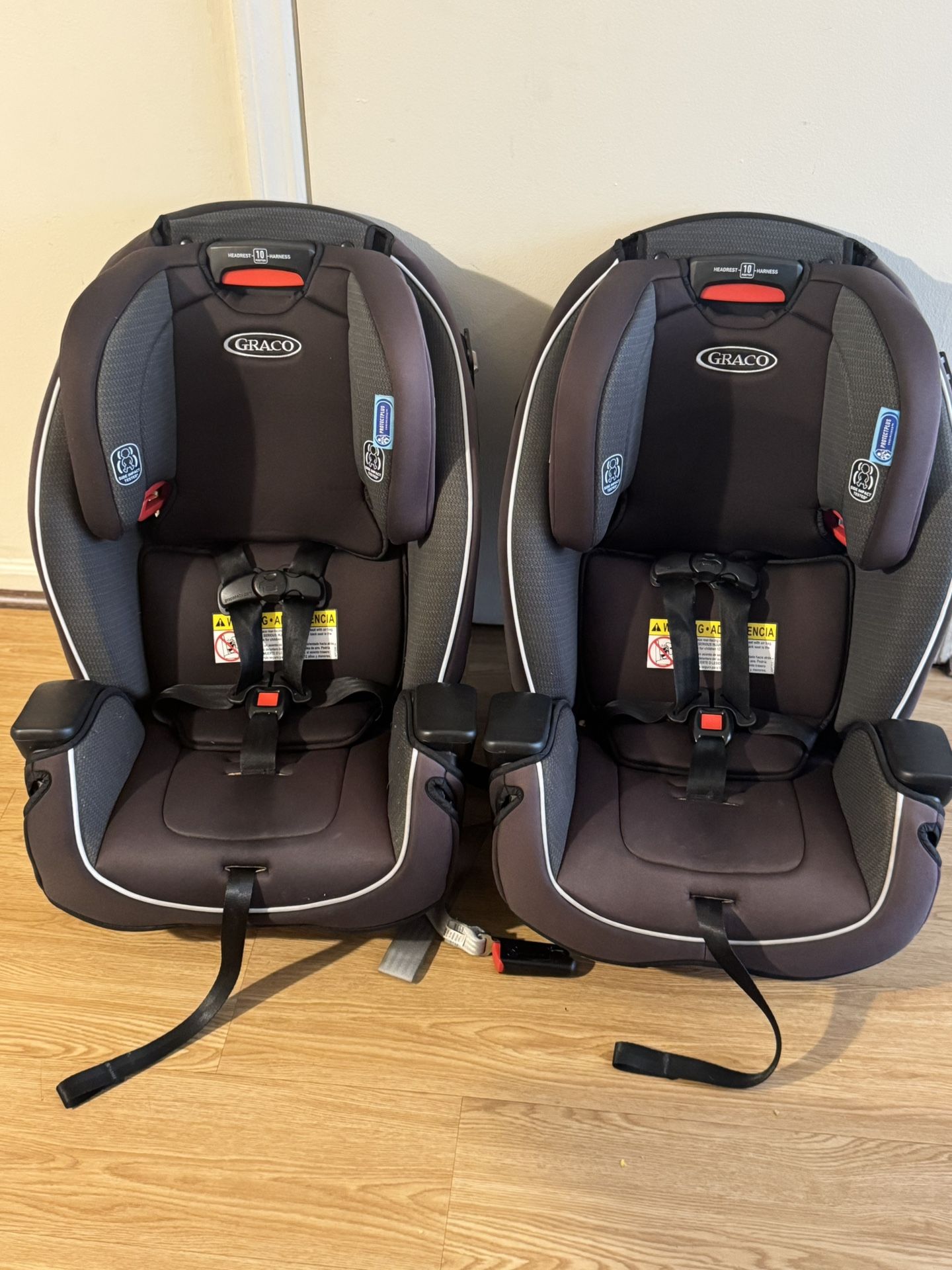 Convertible Car seat 70$ Each