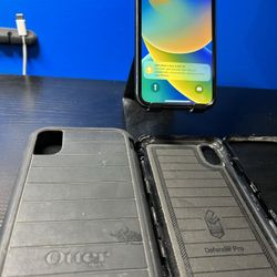 iPhone XR 64gb - UNLOCKED