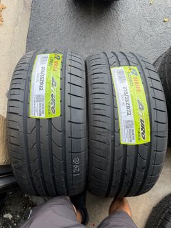Atturo 275 35 R22