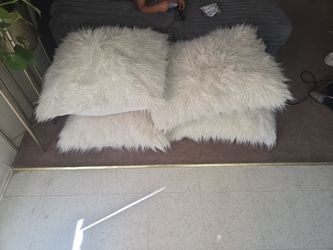 4 Jumbo pillows