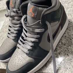 Air Jordan 1 Mid SE “Midnight Stadium”