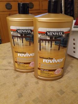 Mini wax hardwood floor reviver.