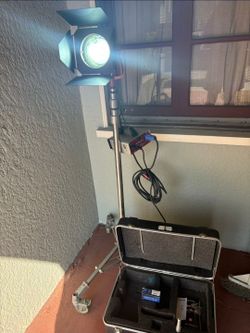 DiGiMOLE 200 Watt HMI Light
